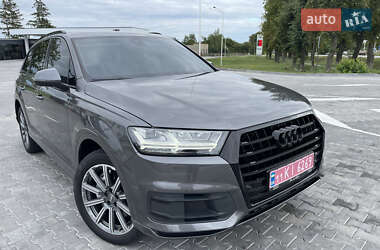 Внедорожник / Кроссовер Audi Q7 2018 в 