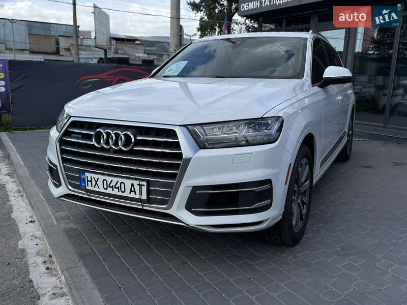 Внедорожник / Кроссовер Audi Q7 2018 в 