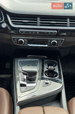 Внедорожник / Кроссовер Audi Q7 2018 в 