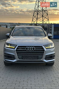 Внедорожник / Кроссовер Audi Q7 2015 в 