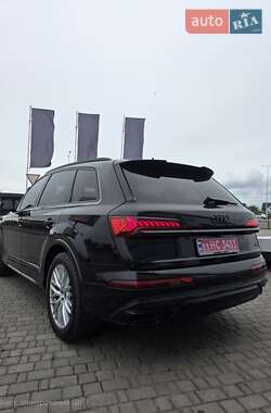 Внедорожник / Кроссовер Audi Q7 2020 в 