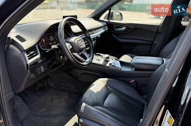 Внедорожник / Кроссовер Audi Q7 2016 в 