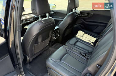 Внедорожник / Кроссовер Audi Q7 2016 в 