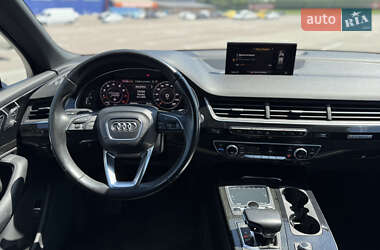 Внедорожник / Кроссовер Audi Q7 2016 в 