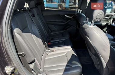 Внедорожник / Кроссовер Audi Q7 2016 в 