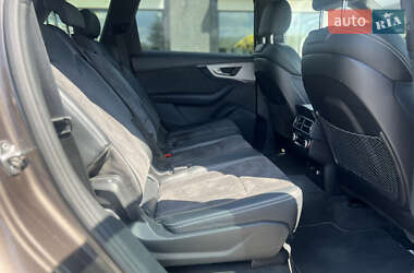 Внедорожник / Кроссовер Audi Q7 2017 в 