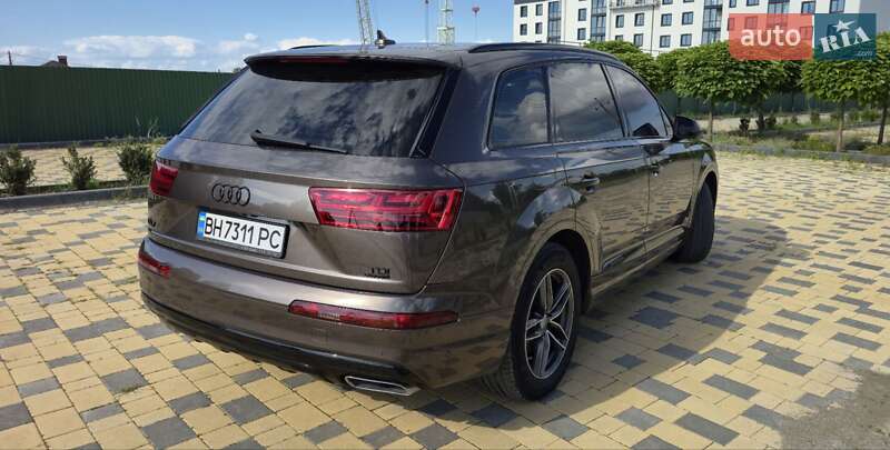 Позашляховик / Кросовер Audi Q7 2016 в Вінниці
