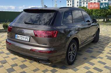 Внедорожник / Кроссовер Audi Q7 2016 в 