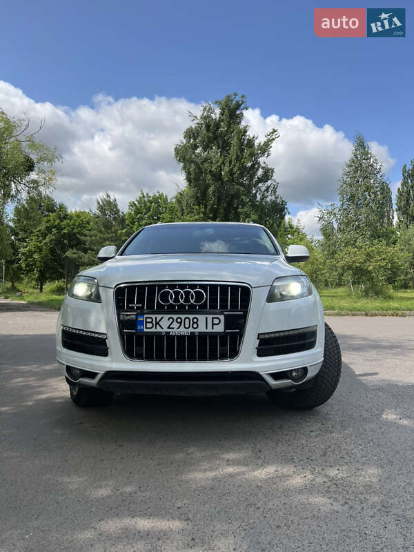 Внедорожник / Кроссовер Audi Q7 2014 в Ровно