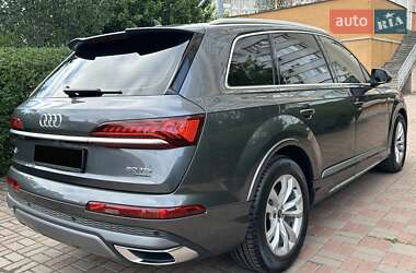 Внедорожник / Кроссовер Audi Q7 2021 в 