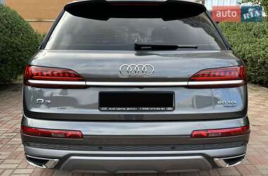 Внедорожник / Кроссовер Audi Q7 2021 в 