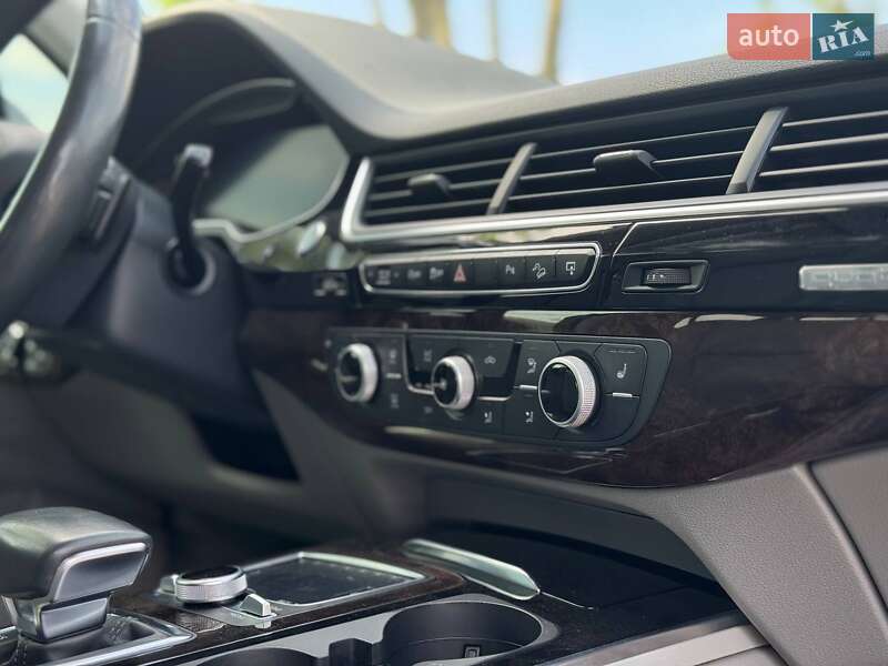 Позашляховик / Кросовер Audi Q7 2016 в Львові