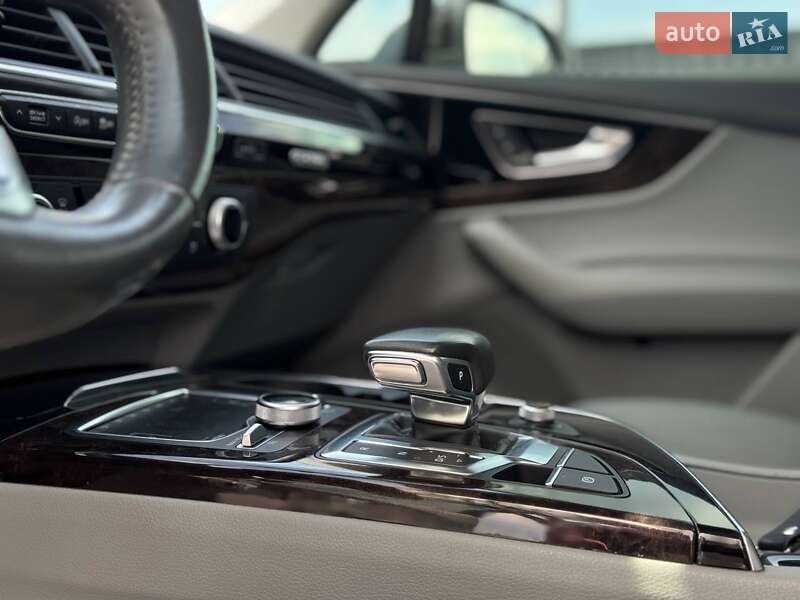 Позашляховик / Кросовер Audi Q7 2016 в Львові
