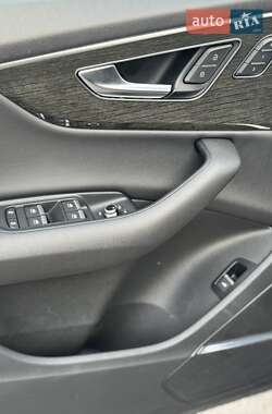 Внедорожник / Кроссовер Audi Q7 2021 в 