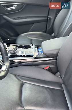 Внедорожник / Кроссовер Audi Q7 2021 в 