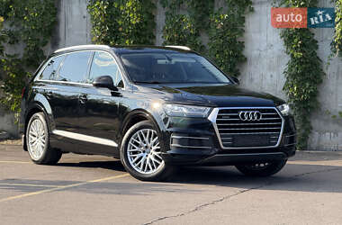Внедорожник / Кроссовер Audi Q7 2015 в 
