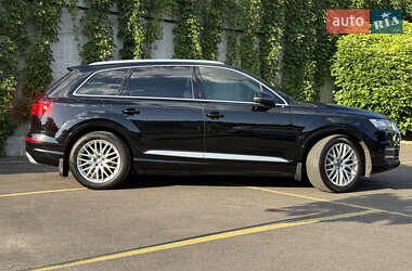 Внедорожник / Кроссовер Audi Q7 2015 в 