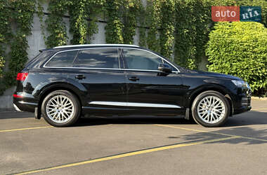 Внедорожник / Кроссовер Audi Q7 2015 в 