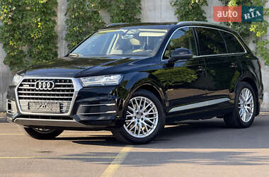 Внедорожник / Кроссовер Audi Q7 2015 в 