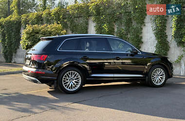 Внедорожник / Кроссовер Audi Q7 2015 в 