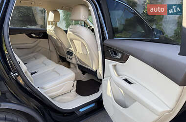 Внедорожник / Кроссовер Audi Q7 2015 в 
