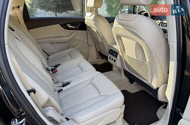 Внедорожник / Кроссовер Audi Q7 2015 в 