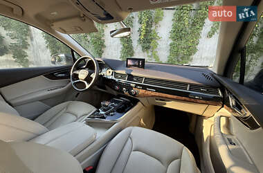 Внедорожник / Кроссовер Audi Q7 2015 в 