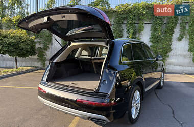 Внедорожник / Кроссовер Audi Q7 2015 в 