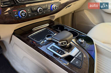 Внедорожник / Кроссовер Audi Q7 2015 в 