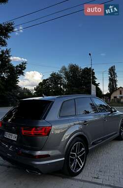Позашляховик / Кросовер Audi Q7 2017 в 