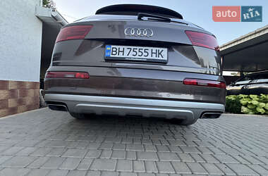 Внедорожник / Кроссовер Audi Q7 2017 в 