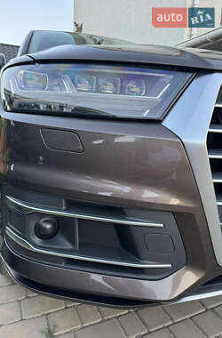 Внедорожник / Кроссовер Audi Q7 2017 в 