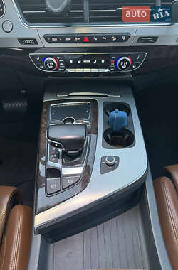 Внедорожник / Кроссовер Audi Q7 2017 в 