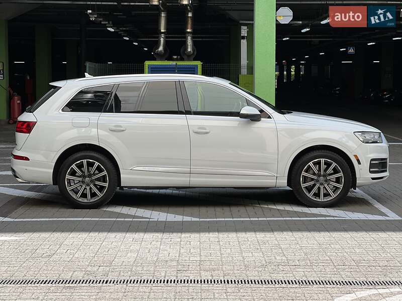 Внедорожник / Кроссовер Audi Q7 2019 в Киеве
