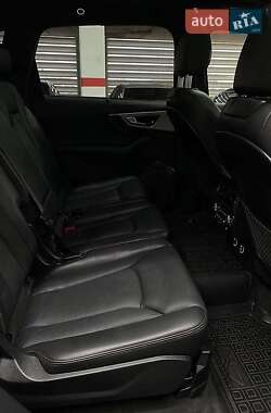 Внедорожник / Кроссовер Audi Q7 2018 в 