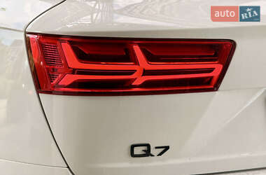 Внедорожник / Кроссовер Audi Q7 2018 в 