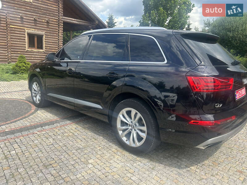 Внедорожник / Кроссовер Audi Q7 2017 в Нововолынске