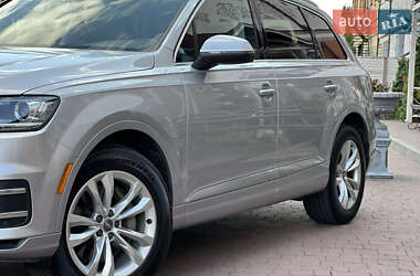 Внедорожник / Кроссовер Audi Q7 2017 в 