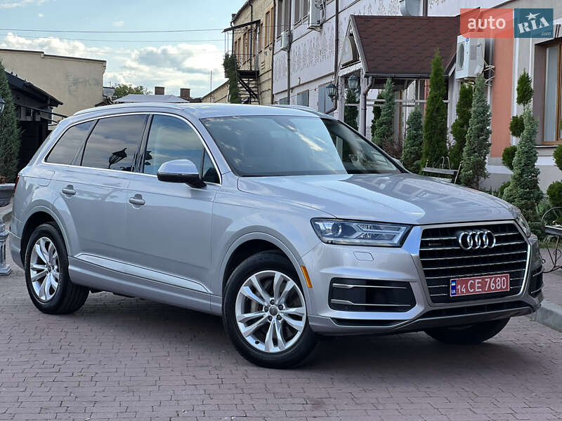 Внедорожник / Кроссовер Audi Q7 2017 в 