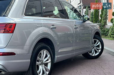 Внедорожник / Кроссовер Audi Q7 2017 в 