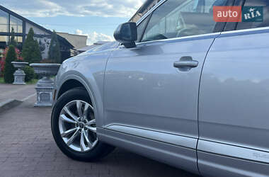 Внедорожник / Кроссовер Audi Q7 2017 в 