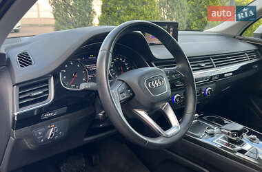 Внедорожник / Кроссовер Audi Q7 2017 в 