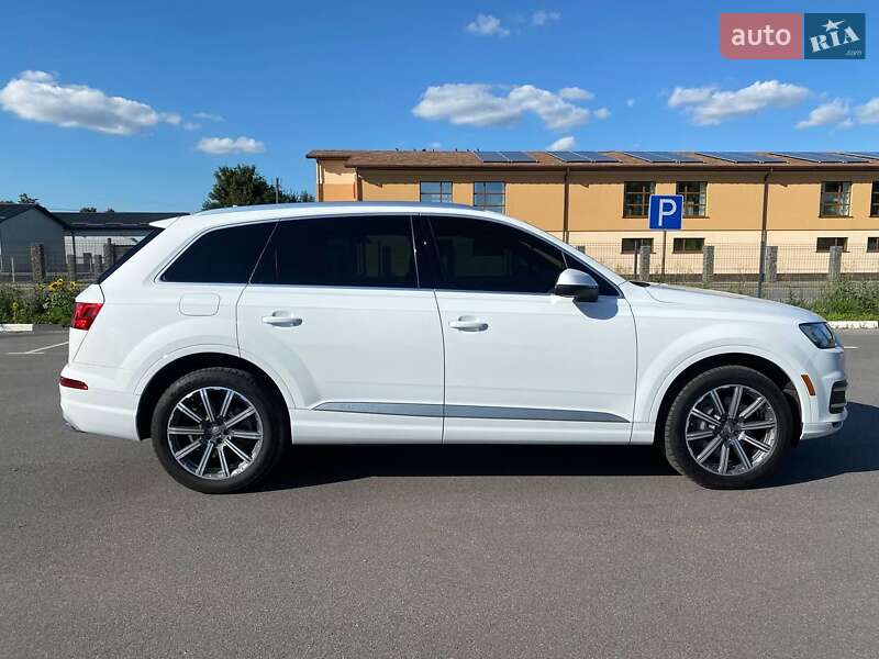 Внедорожник / Кроссовер Audi Q7 2016 в Казатине