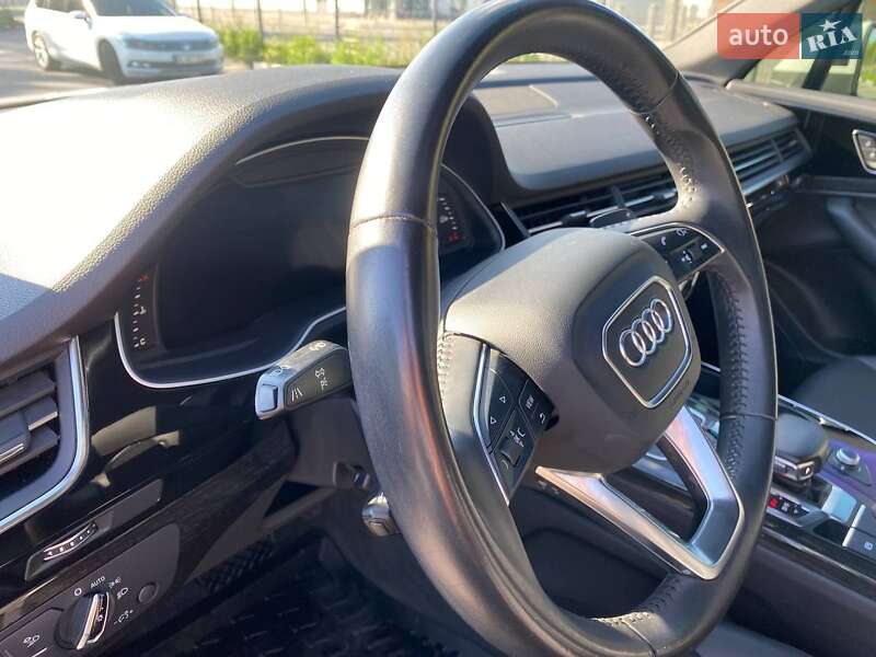 Внедорожник / Кроссовер Audi Q7 2016 в Казатине