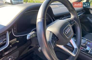 Внедорожник / Кроссовер Audi Q7 2016 в 