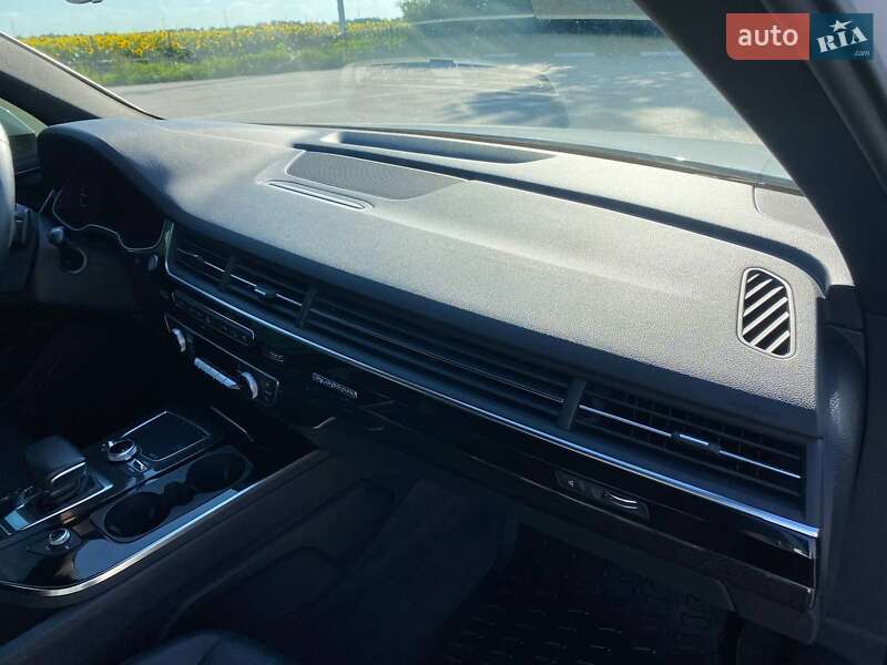 Внедорожник / Кроссовер Audi Q7 2016 в Казатине
