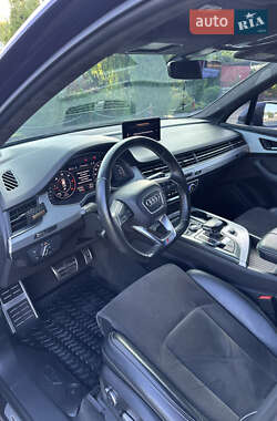 Внедорожник / Кроссовер Audi Q7 2017 в 