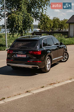 Внедорожник / Кроссовер Audi Q7 2017 в 
