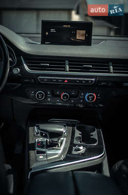 Внедорожник / Кроссовер Audi Q7 2017 в 