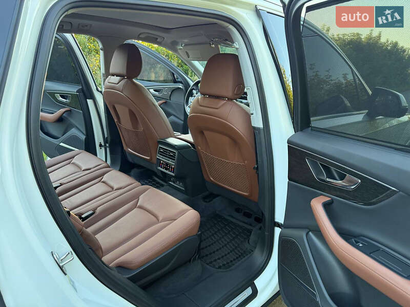 Внедорожник / Кроссовер Audi Q7 2021 в Киеве